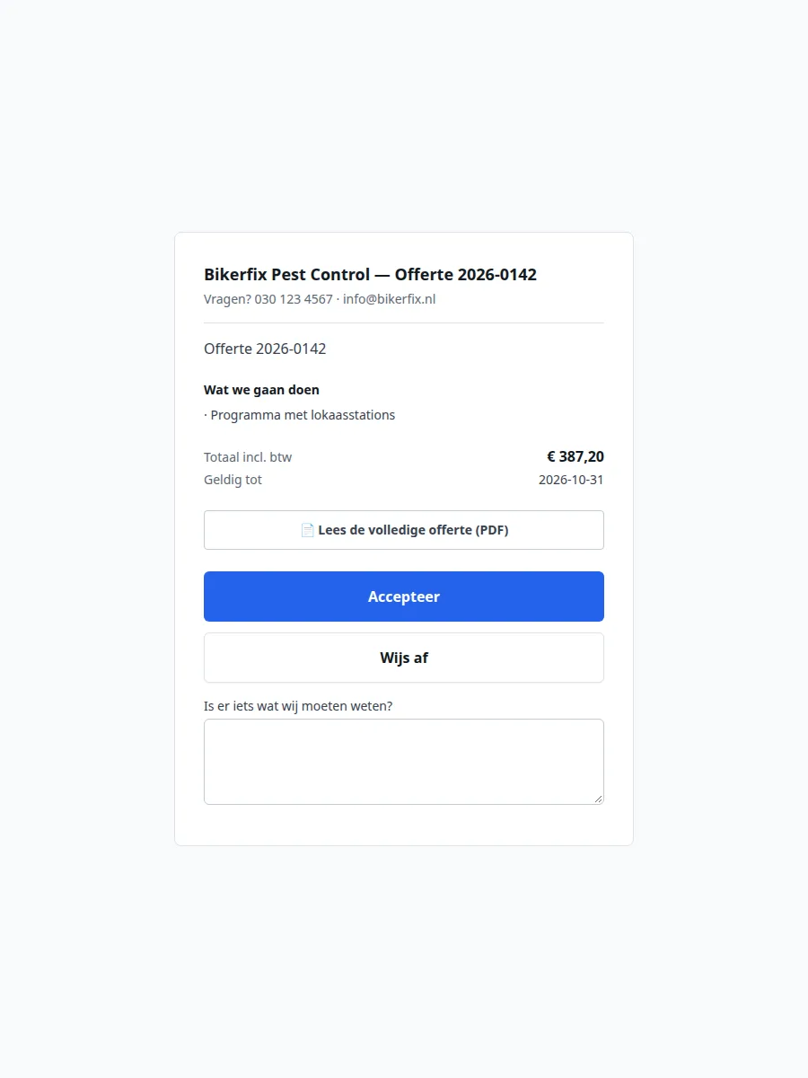 De publieke offertepagina met het bedrag, een knop om de PDF te lezen, de knoppen Accepteer en Wijs af en een veld voor een opmerking.